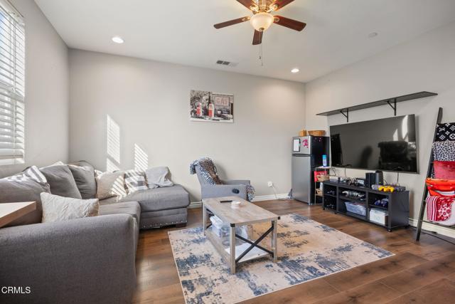 396 Edgewood Drive, Fillmore CA: https://media.crmls.org/mediaz/2ad04c69-1f27-4d8a-8f96-03de63efdc77.jpg