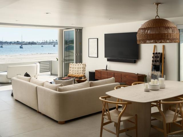 2841 Bayside Walk, San Diego CA: https://media.crmls.org/mediaz/2ad0e208-a79b-4930-94ff-06ee029c88a2.jpg