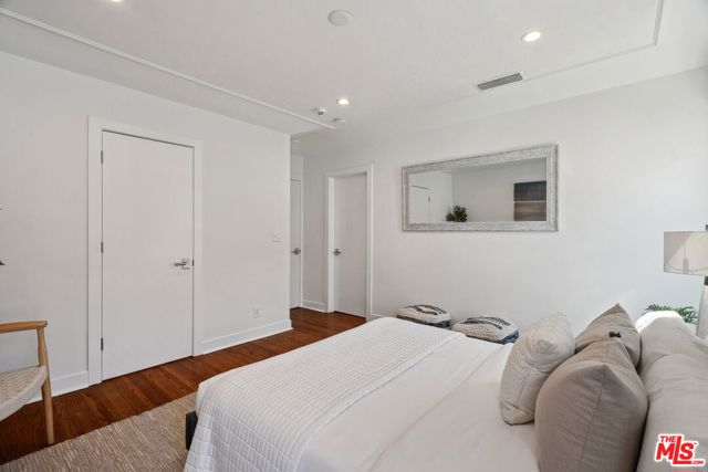 149 S Wetherly Drive, Beverly Hills CA: https://media.crmls.org/mediaz/2ad0fcdf-95a0-4a53-ac6a-7840af453964.jpg