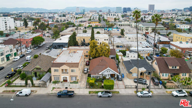 2905 W 14th Street, Los Angeles CA: https://media.crmls.org/mediaz/2ad102e3-7b7b-4560-b402-7d7274e2ce85.jpg