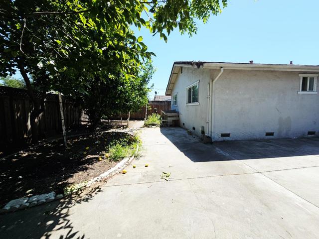 227 Whirlaway Drive, San Jose CA: https://media.crmls.org/mediaz/2ad137b8-0726-4fe9-b51f-bcbcaa9ff5e4.jpg