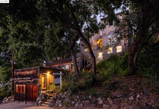 1001 Cragmont Ave, Berkeley CA: https://media.crmls.org/mediaz/2ad13ed1-cb01-4bb9-b3d6-8dbc07ccd0f2.jpg