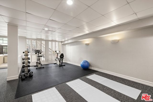 906 N Doheny Drive, West Hollywood CA: https://media.crmls.org/mediaz/2ad1b2fe-bac8-4a74-aac2-3d7d9e37d395.jpg