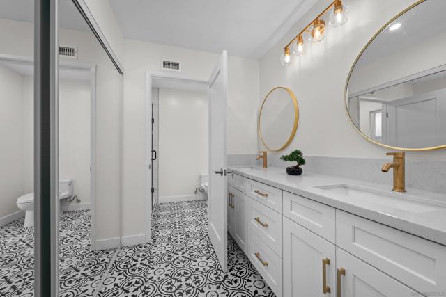 12195 San Tomas Pl, San Diego CA: https://media.crmls.org/mediaz/2ad20003-4af5-4352-94fa-0f1a44291884.jpg