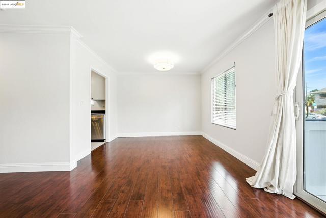 567 Oakland Ave., Oakland CA: https://media.crmls.org/mediaz/2ad266d5-0147-406c-85d1-5a3bd9f35941.jpg
