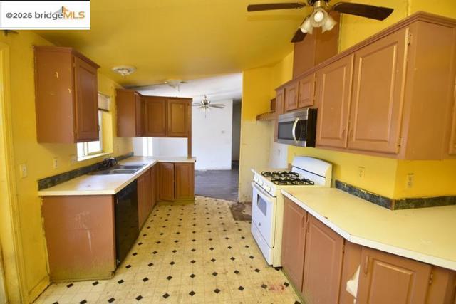 12078 Wade Ln, Burson CA: https://media.crmls.org/mediaz/2ad2f157-14a3-45e3-89dc-99580efaf9bf.jpg