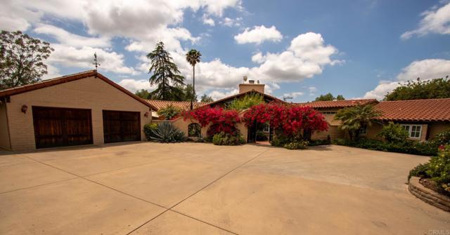 11105 Berry Road, Valley Center CA: https://media.crmls.org/mediaz/2ad2f442-5f7c-4f45-90bd-7d83340ce7e3.jpg
