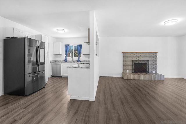 475 Rivera Ct, Chula Vista CA: https://media.crmls.org/mediaz/2ad304bd-e0c2-4b1d-9a29-7803d1022511.jpg