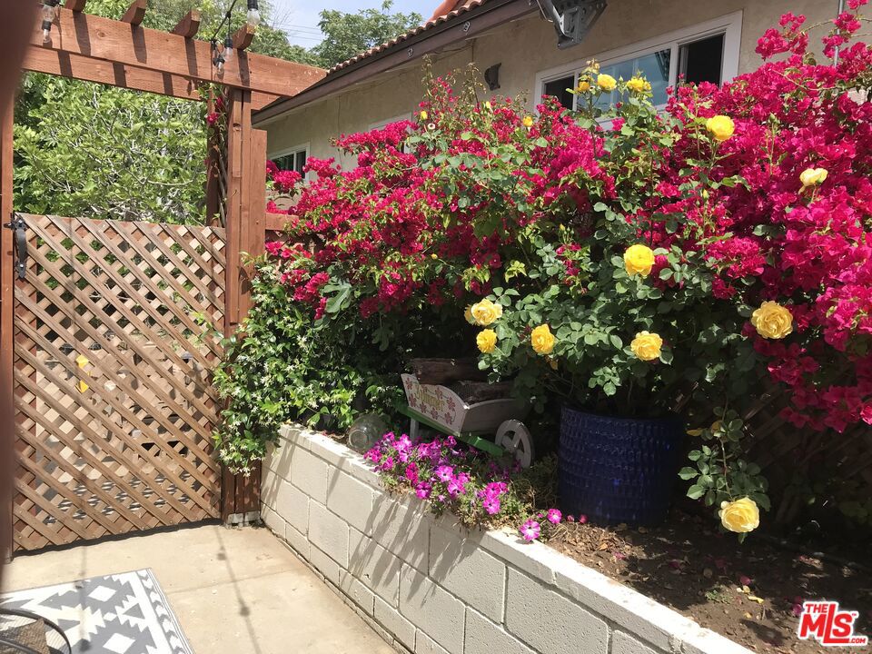https://media.crmls.org/mediaz/2ad32005-030d-4f20-9b79-a3241b95e6a4.jpg?preset=X-Large
