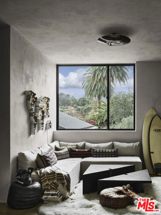 6153 Bonsall Drive, Malibu CA: https://media.crmls.org/mediaz/2ad37701-1353-4111-b7e6-91804e9ca806.jpg