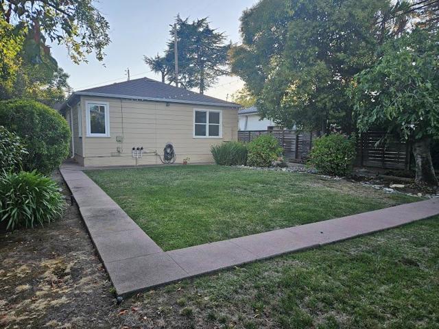 223 Lowell Street, Redwood City CA: https://media.crmls.org/mediaz/2ad39c7b-0b5a-46c5-97cd-a3d62938d394.jpg