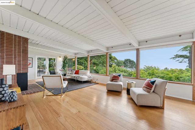 1415 Devonshire Dr, El Cerrito CA: https://media.crmls.org/mediaz/2ad39f7b-eb8d-40ae-95f8-17223555e542.jpg