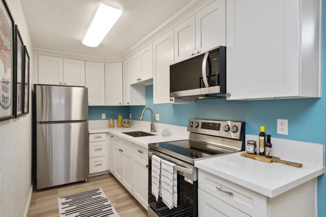 2822 N Auburn Court, Palm Springs CA: https://media.crmls.org/mediaz/2ad46073-0108-4b49-a884-443298d3148c.jpg