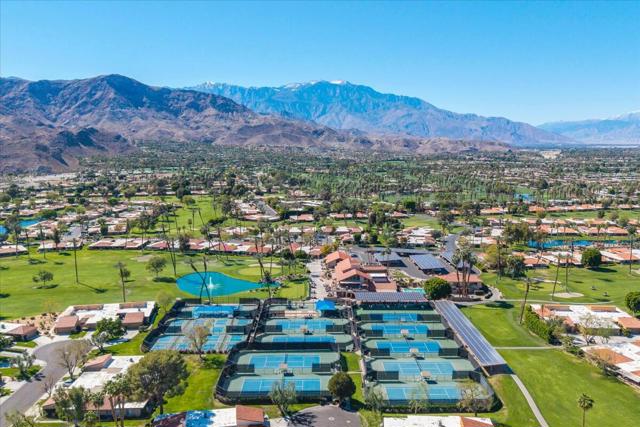 43 Sunrise Drive, Rancho Mirage CA: https://media.crmls.org/mediaz/2ad490c5-8236-446a-b16e-953b89b1b4b4.jpg