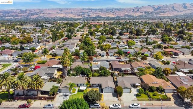 2040 Lanai Ave, San Jose CA: https://media.crmls.org/mediaz/2ad52e1c-0e4e-4c9c-a0ec-118cccb35bd2.jpg