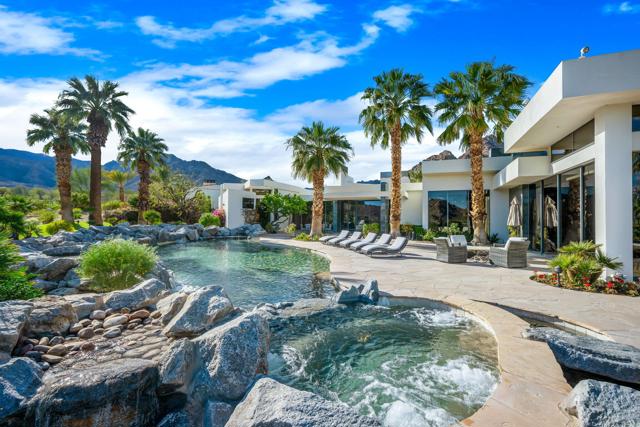 79235 Tom Fazio N Lane, La Quinta CA: https://media.crmls.org/mediaz/2ad60f23-8cc3-4125-8553-bb4f05cae23e.jpg