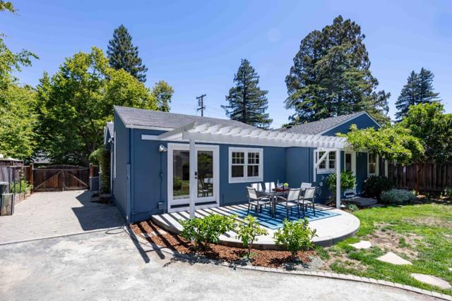 448 Felton Drive, Menlo Park CA: https://media.crmls.org/mediaz/2ad6a4df-fc79-42a0-9049-4332626d8272.jpg