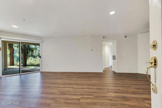 5728 Oak Bend Ln  -  HsHProd-7