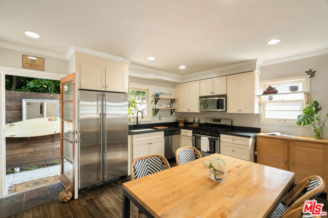 420 Pacific Street, Santa Monica CA: https://media.crmls.org/mediaz/2ad718d2-6b81-45a9-bab1-00e1ab237de8.jpg