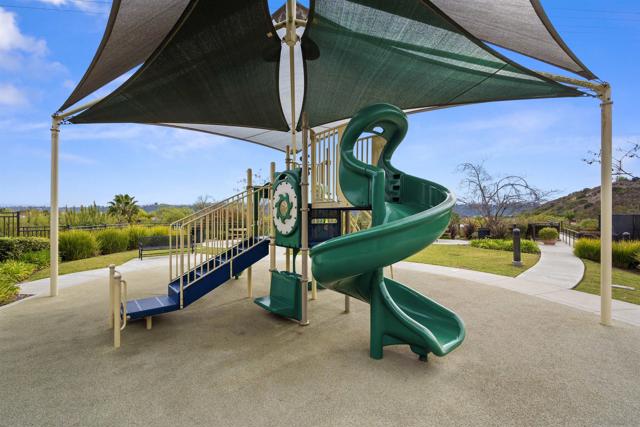 2517 Escala Circle, San Diego CA: https://media.crmls.org/mediaz/2ad77e71-3dad-41a2-8f4a-18d733704956.jpg