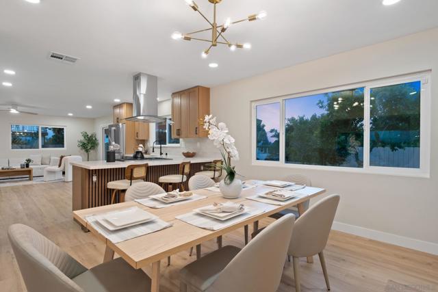 9401 Broadmoor Pl, La Mesa CA: https://media.crmls.org/mediaz/2ad913ac-e3b4-417c-8f5e-c6fc360e87bb.jpg
