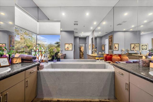 39061 Bel Air Drive, Cathedral City CA: https://media.crmls.org/mediaz/2ad91802-2848-4c12-aae9-c392c08ea401.jpg