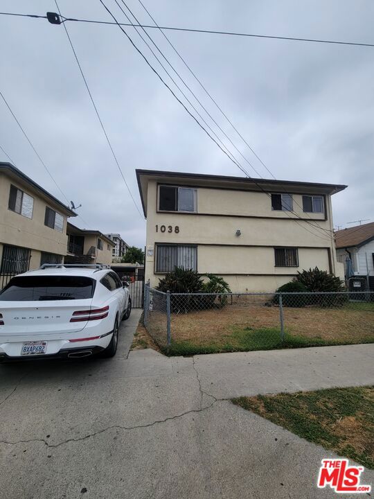 1038 S Harvard Boulevard, Los Angeles CA: https://media.crmls.org/mediaz/2ad9bc44-f8e8-4a5e-a5a0-91093ffc2735.jpg