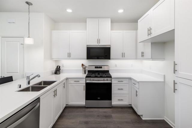 Detail Gallery Image 11 of 34 For 953 Radcliffe Trl, Vista,  CA 92081 - 2 Beds | 2 Baths