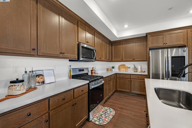 5394 Arnold Rd, Dublin CA: https://media.crmls.org/mediaz/2ada7a13-f2f0-4f04-bb05-333cbc8ef2e6.jpg