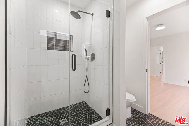 5722 Valley Ridge Avenue, Los Angeles CA: https://media.crmls.org/mediaz/2adafc45-fd97-4a98-bb61-8cf602d991a6.jpg