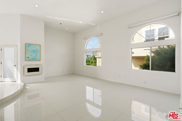 840 N Croft Avenue, Los Angeles CA: https://media.crmls.org/mediaz/2adb1d0b-b965-428f-9564-09da34ee66e1.jpg