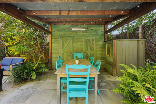 813 Crestmoore Place, Venice CA: https://media.crmls.org/mediaz/2adb9e21-b64f-4573-b6de-6cc04cecfa82.jpg