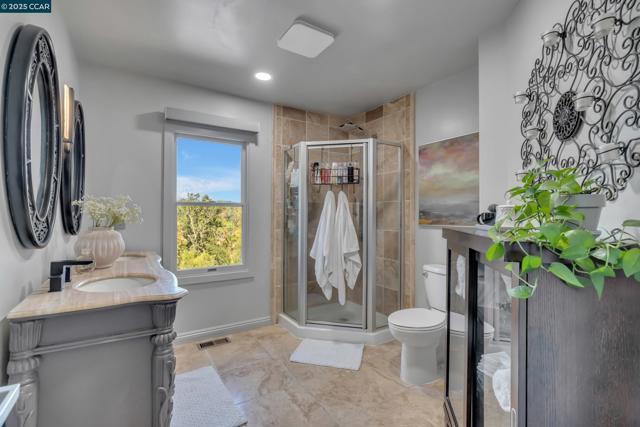 127 Caminar Way, Walnut Creek CA: https://media.crmls.org/mediaz/2adbae24-8289-4f5e-8010-709b25b0c82a.jpg