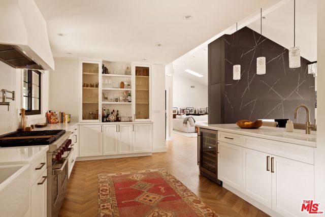 3476 Mandeville Canyon Road, Los Angeles CA: https://media.crmls.org/mediaz/2adbd168-c316-48ca-9825-69ea4128f2dd.jpg