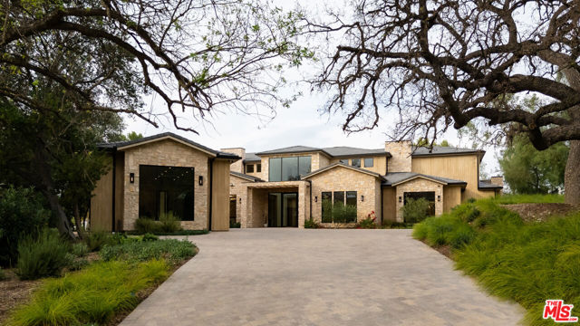 5831 Fitzpatrick Road, Hidden Hills CA: https://media.crmls.org/mediaz/2adc19aa-cdce-4d38-9b12-81df10aff904.jpg