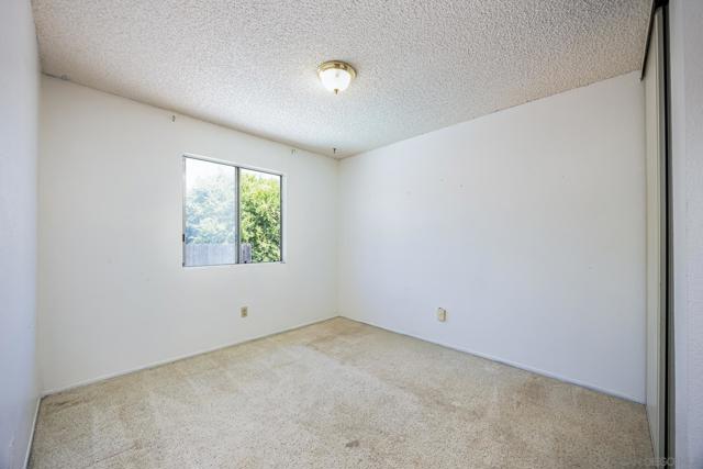 10129 E Glendon Cir, Santee CA: https://media.crmls.org/mediaz/2adc771e-80de-4425-bca9-2ec7b079c9e7.jpg
