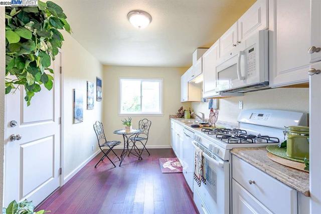 27895 Bruno St, Hayward CA: https://media.crmls.org/mediaz/2adcb61f-16e1-4973-ba8b-f22cc916303c.jpg