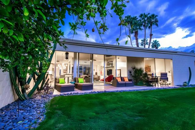 71 Westlake Circle, Palm Springs CA: https://media.crmls.org/mediaz/2adcb9f2-f4af-4d5a-a803-366c634b2dcf.jpg