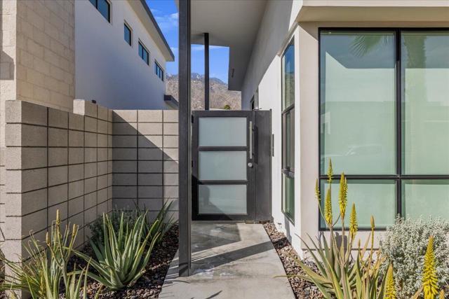 151 Holliday Way, Palm Springs CA: https://media.crmls.org/mediaz/2add0a88-beeb-4d49-a017-6556b914b0f2.jpg