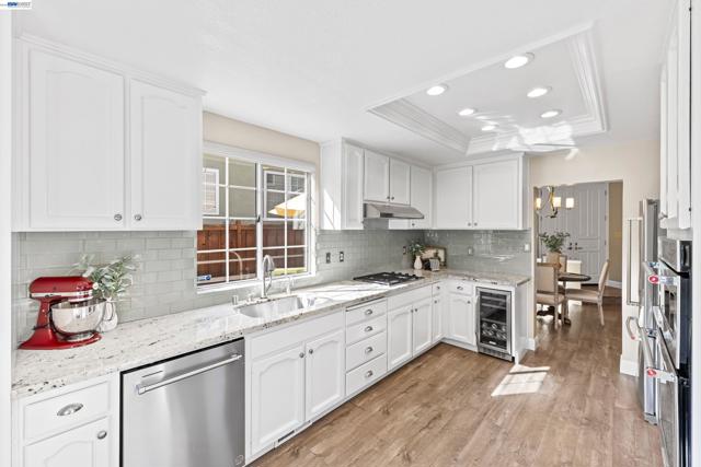 47 Summer Hill Court, Danville CA: https://media.crmls.org/mediaz/2addb3c3-60ab-4fa1-b5be-5b116608168c.jpg