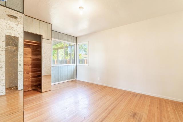 Image 16 of 25 For 15204 Norton St