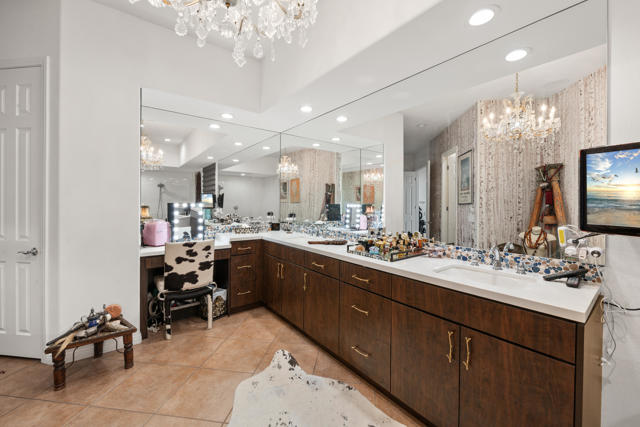 7 Chopin Court, Rancho Mirage CA: https://media.crmls.org/mediaz/2addda49-7a3a-4e5c-9a16-f21be8f851a4.jpg