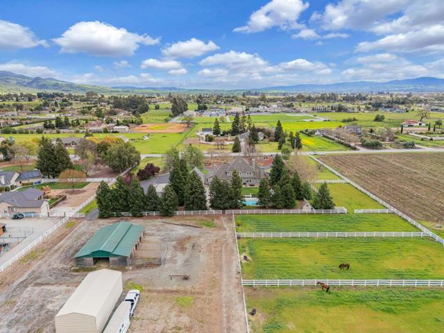 560 Tevis Trail, Hollister CA: https://media.crmls.org/mediaz/2ade24e4-7cd2-4274-96aa-3af162c1f693.jpg