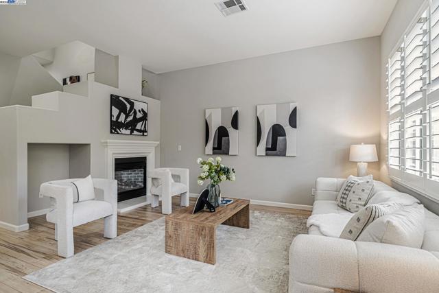 168 Shadowhill Cir, San Ramon CA: https://media.crmls.org/mediaz/2ade5e20-8e0d-4dc6-bfa3-3ca4220f02fe.jpg