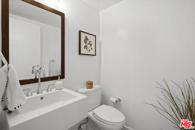 940 E 2nd Street, Los Angeles CA: https://media.crmls.org/mediaz/2ade5e6e-e5cd-4f54-8436-dc65b99c8286.jpg