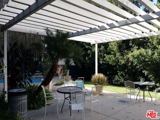 570 N ROSSMORE Avenue, Los Angeles CA: https://media.crmls.org/mediaz/2ade6352-5bdc-48b9-ab96-0fe17f317267.jpg
