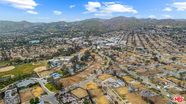 741 Chapala Drive, Pacific Palisades CA: https://media.crmls.org/mediaz/2adeb1c4-d927-43eb-bc1b-a2a1e339cb0d.jpg