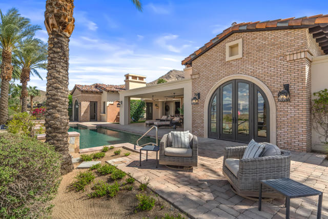 31 Hillcrest Drive, Rancho Mirage CA: https://media.crmls.org/mediaz/2adf1d14-7abd-4dad-9780-c7130b6f629e.jpg