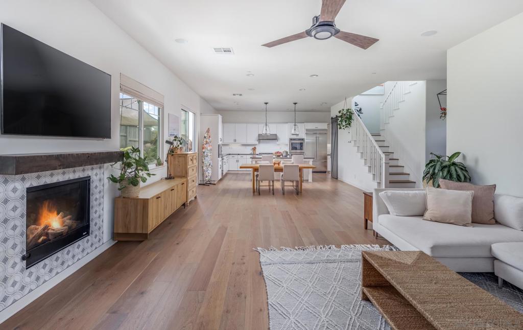 1440 Mackinnon