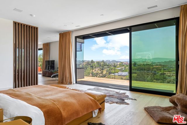 1030 Somera Road, Los Angeles CA: https://media.crmls.org/mediaz/2adf7497-3f10-4bf0-aa4e-3d8d498663a7.jpg